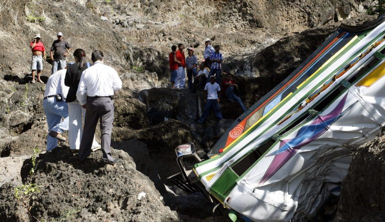 Λεωφορείο στο Ελ Σαλβαδόρ έπεσε σε γκρεμό – 11 επιβάτες σκοτώθηκαν
