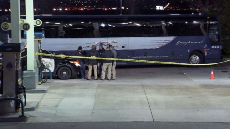 1 νεκρός, 5 τραυματίες μετά από πυροβολισμούς σε λεωφορείο στην Καλιφόρνια