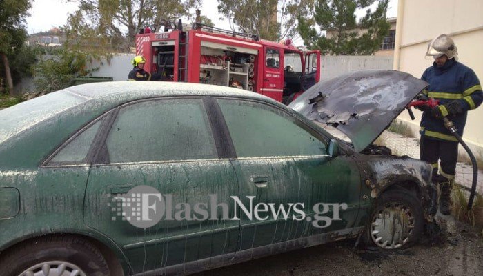 Χανιά: Πυρκαγιά σε σταθμευμένο αυτοκίνητο στο προαύλιο του ΟΚΑΝΑ