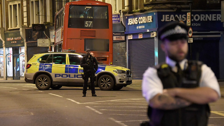 Βρετανία: Συνελήφθη άνδρας μετά από επίθεση με μαχαίρι σε τέμενος