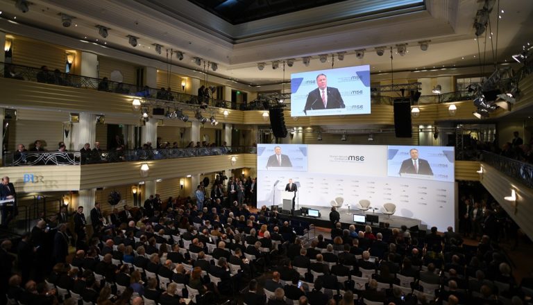 Διάσκεψη του Μονάχου: Το μέλλον του ΝΑΤΟ – “Άνοιγμα” Μακρόν στην Μόσχα (video)