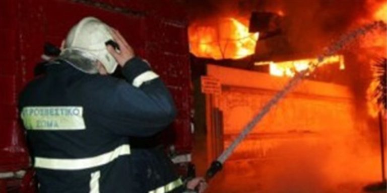 Στις φλόγες αποθήκη στο Ρέθυμνο