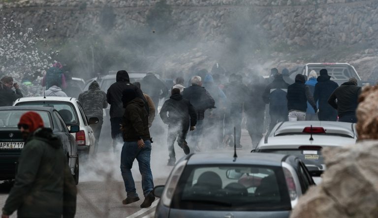 Έρευνα ΕΛΑΣ για τα επεισόδια στα νησιά – Συλλήψεις για επιθέσεις κατά αστυνομικών