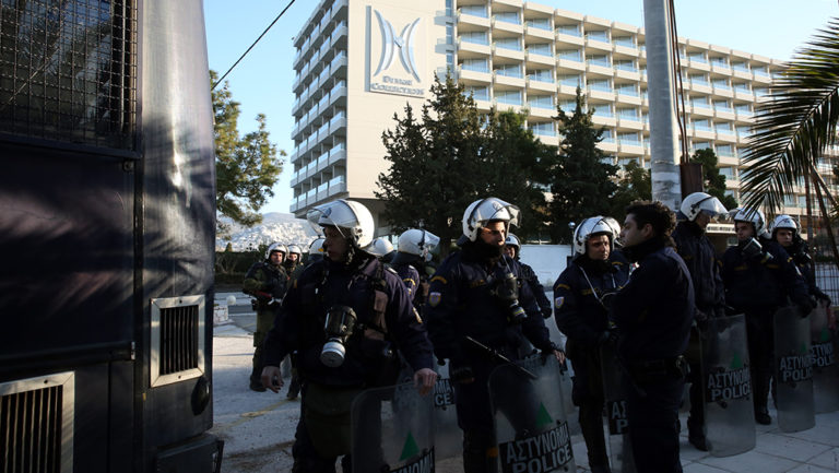 Σήμερα το 37ο Συνέδριο της ΓΣΕΕ-Συγκέντρωση από το ΠΑΜΕ (video)