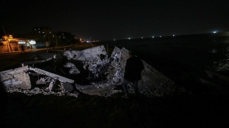 Ο Ισραηλινός στρατός έπληξε θέσεις της Χαμάς στη Γάζα, σε αντίποινα για εκτόξευση ρουκέτας