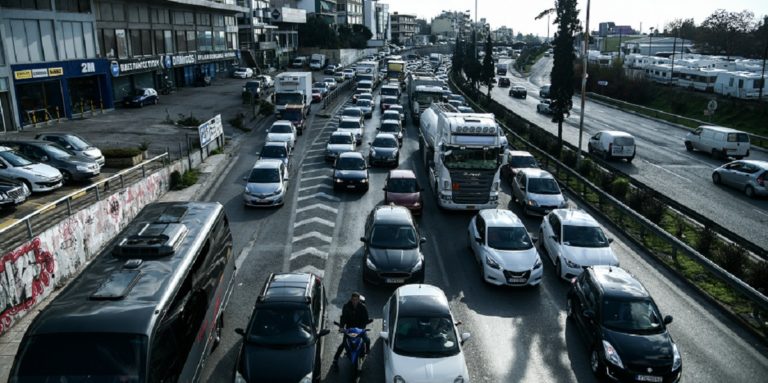 Τροχαίο στον Κηφισό-Τρεις ελαφρά τραυματίες-Κυκλοφοριακά προβλήματα