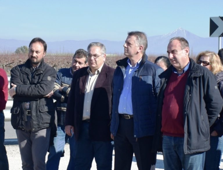 Στήριξη φορέων στο μπλόκο των αγρότων στον Τύρναβο