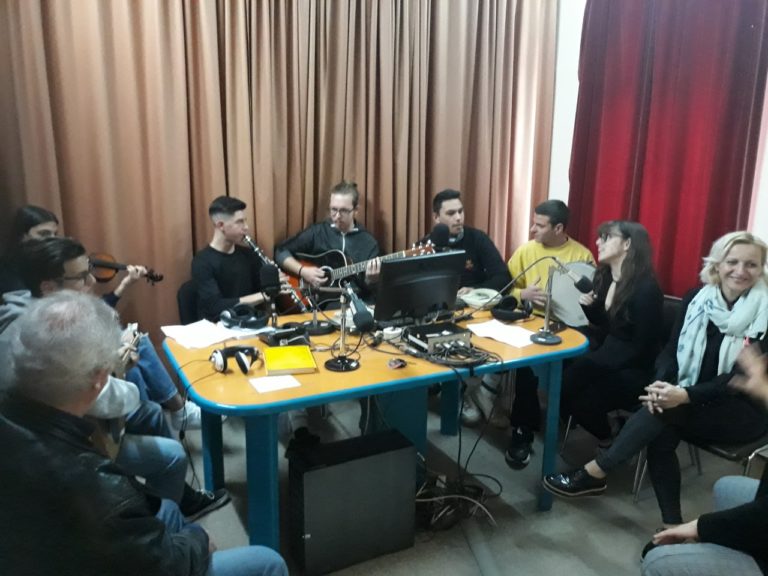 Τα παιδιά του Μουσικού Σχολείου στην ΕΡΤ Λάρισας