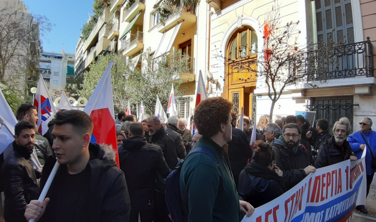 Συγκέντρωση του ΠΑΜΕ έξω από τη ΓΣΕΕ για την απεργία στις 18 Φεβρουαρίου