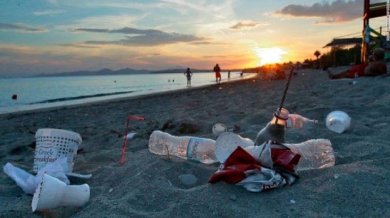 Μνημόνιο περιφέρειας, δήμων και ξενοδόχων για την κατάργηση των πλαστικών μιας χρήσης