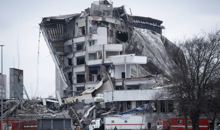 Κατέρρευσε οροφή σταδίου 28.000 τ.μ. στη Ρωσία- Ένας νεκρός (video)