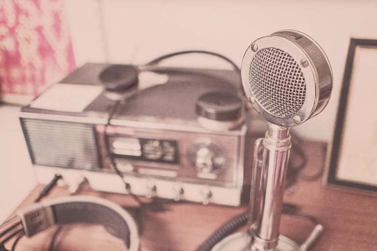 Η ΕΡΤ τιμά την Παγκόσμια Ημέρα Ραδιοφώνου: Οι ελληνόφωνοι σταθμοί του εξωτερικού