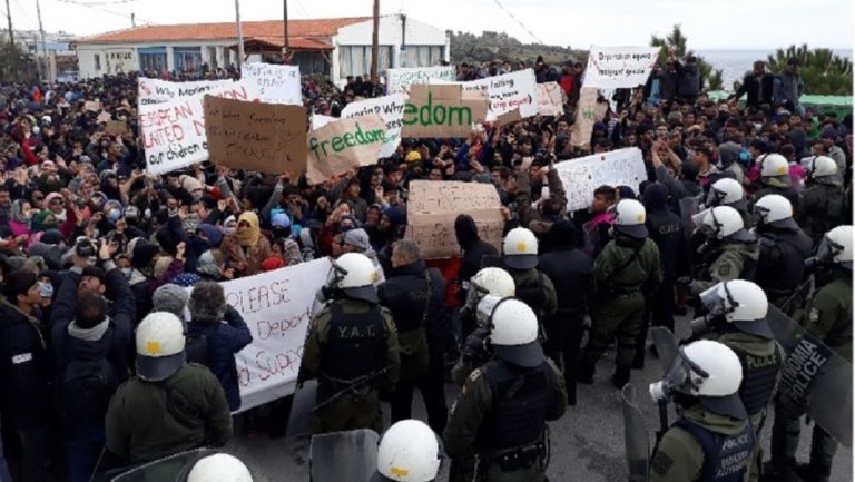 Λέσβος: Επεισόδια σε πορεία προσφύγων – Υποχώρησε η ένταση (video)