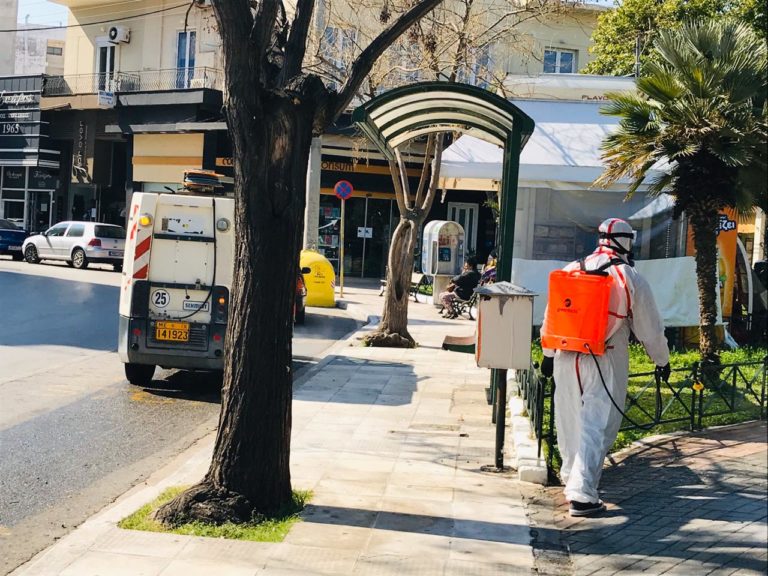 Ξεκίνησαν οι εργασίες απολύμανσης δημοσίων χώρων από τον Δήμο Χανίων