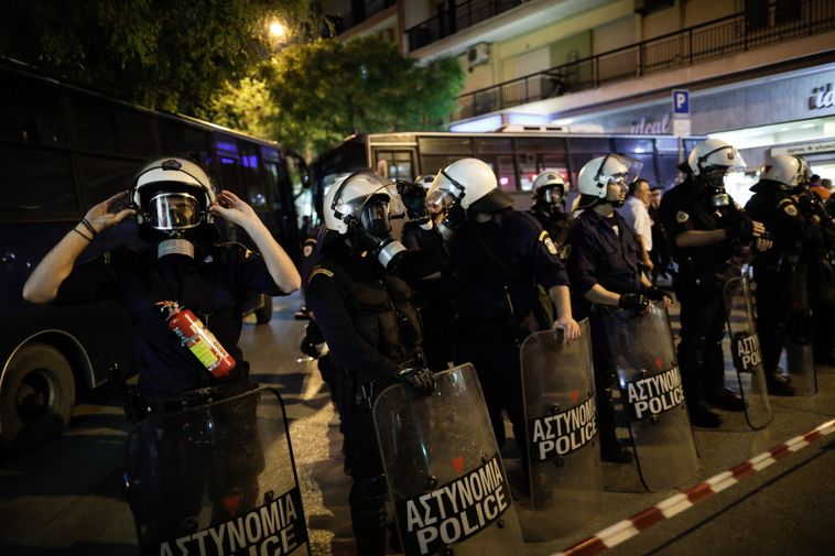 Ρέθυμνο: 80 συλλήψεις μετά από συμπλοκή διαδηλωτών – αστυνομικών