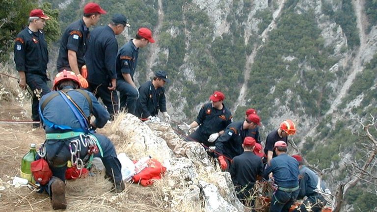 Kαλαμάτα: Νεκρή πεζοπόρος που έπεσε σε φαράγγι στα Σωτηριάνικα