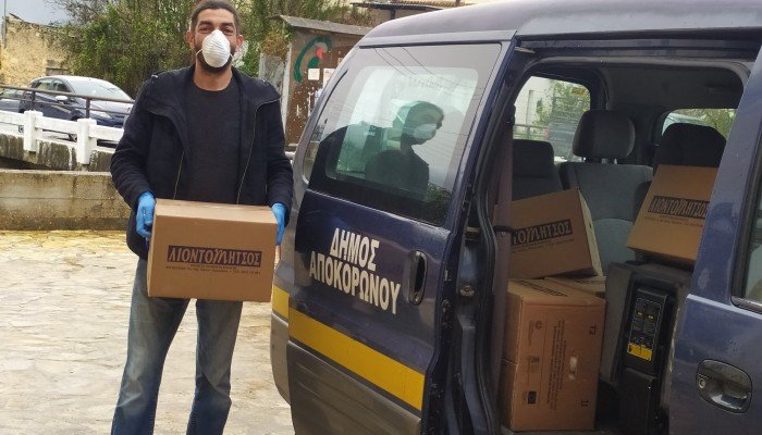 Διανομή τροφίμων στο σπίτι για τους ωφελούμενους ΤΕΒΑ από τον Δήμο Αποκορώνου