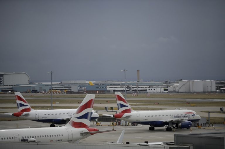 Σε «χαμηλή πτήση» κατά 50%  και οι μισθοί των πιλότων της British Airways