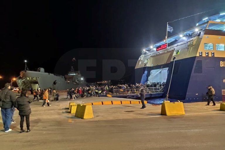 Στο λιμάνι της Μυτιλήνης το BLUE STAR MYKONOS, κανονικά η απο/επιβίβαση