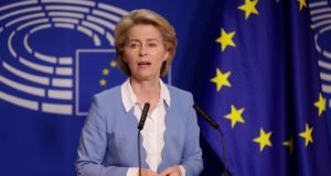 Φον ντερ Λάιεν: Οι ηλικιωμένοι πρέπει να παραμείνουν σε απομόνωση μέχρι την ανακάλυψη εμβολίου (video)