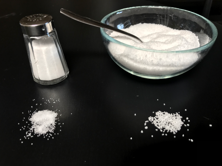 Το πολύ αλάτι εξασθενεί την άμυνα του ανοσοποιητικού, προειδοποιούν Γερμανοί επιστήμονες