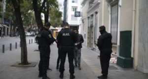 Απαγόρευση κυκλοφορίας: Οι εξαιρέσεις, τα έγγραφα, τα πρόστιμα-Μητσοτάκης: Ας γίνει το κάθε σπίτι ένα οχυρό ζωής (video)