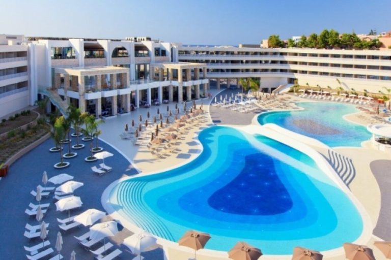 Διευκρινίσεις για την αναστολή λειτουργίας των ξενοδοχείων δίνει το υπουργείο Τουρισμού
