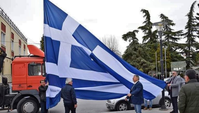 Καβάλα: Μεγάλων διαστάσεων ελληνική σημαία στη Χρυσούπολη