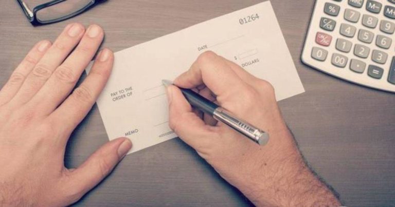 ΥΠΟΙΚ: Κατά 75 ημέρες αναστέλλονται οι προθεσμίες λήξης, εμφάνισης και πληρωμής επιταγών για πληττόμενες επιχειρήσεις