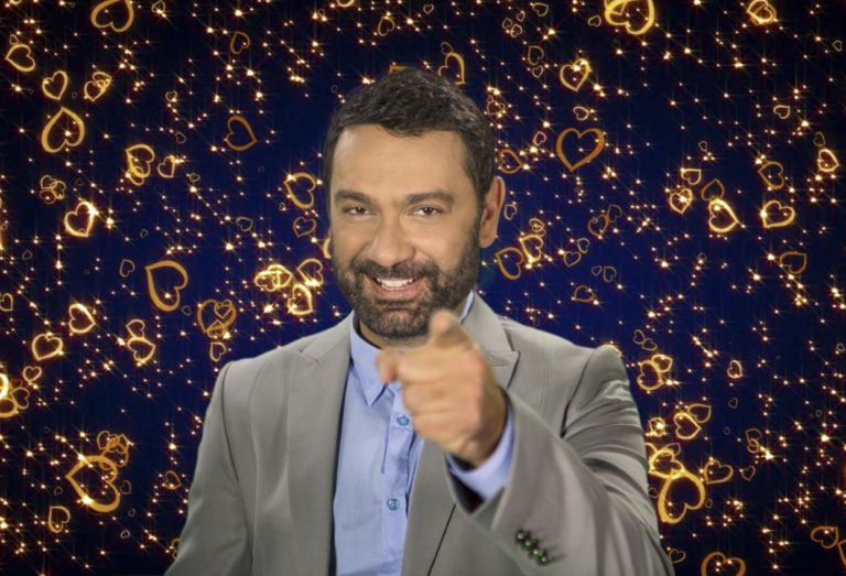 O Φωκάς Ευαγγελινός στην εκπομπή «Eurovision – Αντίστροφη μέτρηση» της ΕΡΤ1