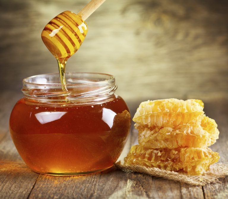 Σέρρες : Προσφορά μελιού για τις ευπαθείς ομάδες από τον Μελισσοκομικό Σύλλογο Σερρών