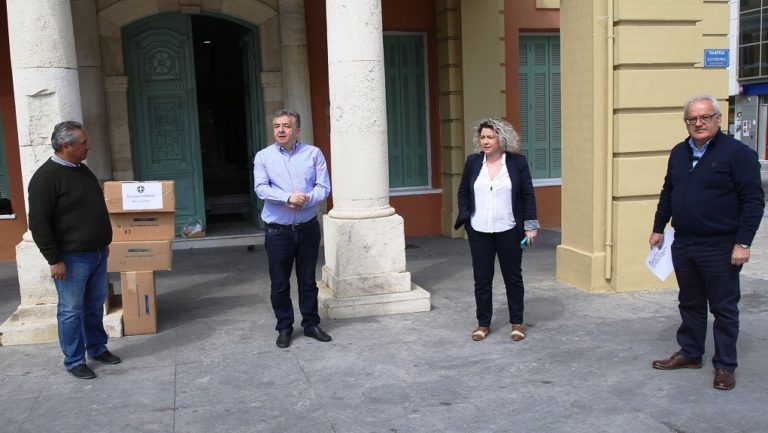 Χειρουργικές μάσκες από την Περιφέρεια στα νοσοκομεία