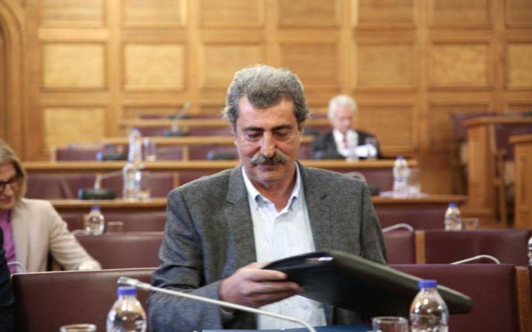 Π. Πολάκης: Να κοπούν κατά 50% υποχρεωτικά οι μισθοί βουλευτών και των κρατικών αξιωματούχων