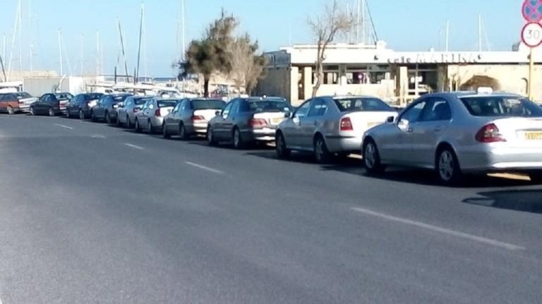 Κινητοποιήσεις από τους ιδιοκτήτες ταξί – Δεν θέλουν άλλη στάση του ΚΤΕΛ στο λιμάνι