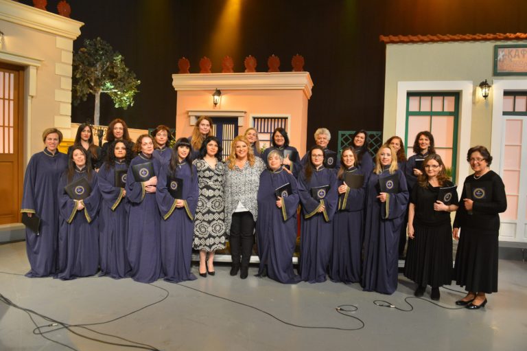 “Η αυλή των χρωμάτων” μάς “ταξιδεύει” στη βυζαντινή και στην παραδοσιακή μουσική