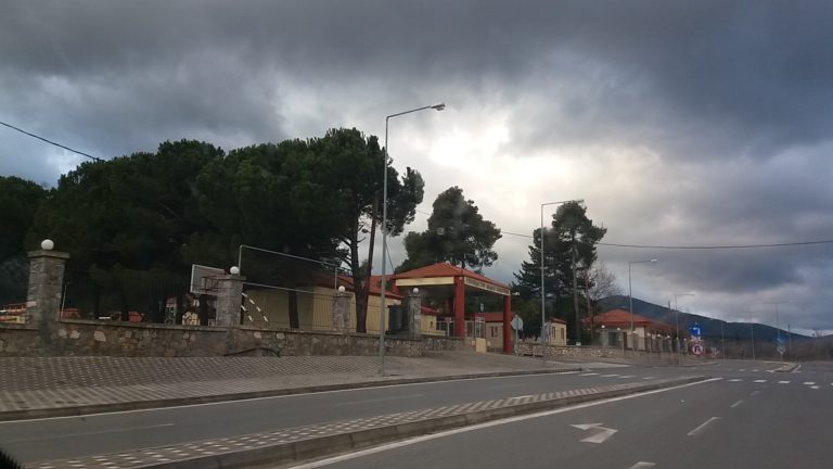 Ελληνική Λύση: Ερώτηση για τα στρατόπεδα Τρίπολης και Ναυπλίου