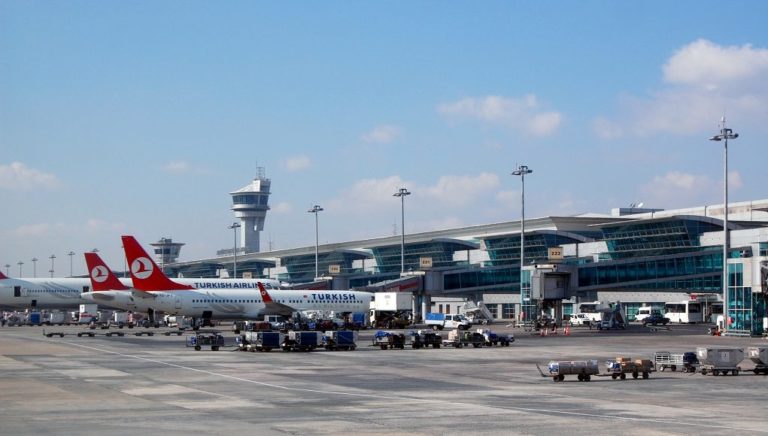 Τέσσερις Έλληνες “εγκλωβίστηκαν” στο αεροδρόμιο της Κωνσταντινούπολης