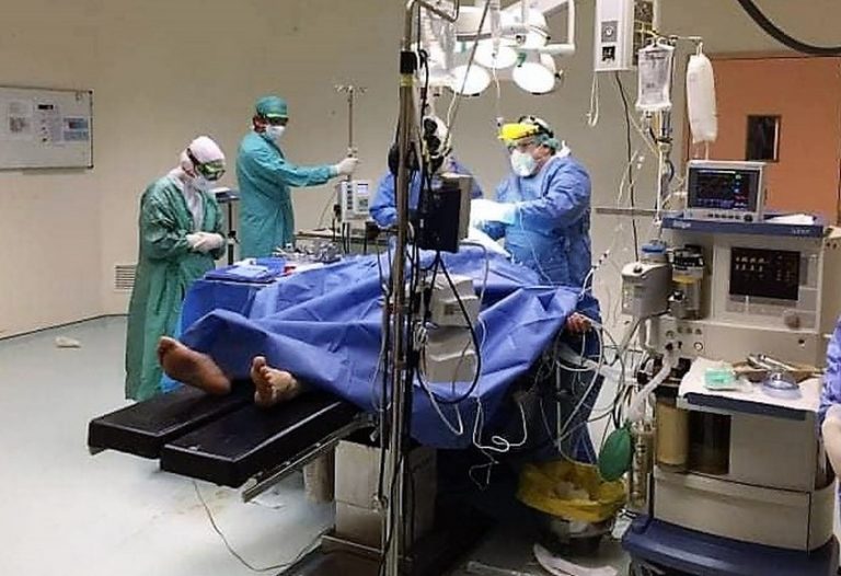 52χρονος από τη Μύκη με COVID-19 και ανεύρυσμα εγχειρίστηκε στο Πανεπιστημιακό Γενικό Νοσοκομείο Αλεξανδρούπολης