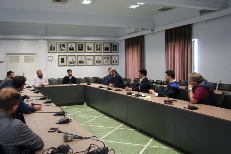 Σύσκεψη για τη στήριξη της τοπικής οικονομίας και του τουρισμού στα Χανιά