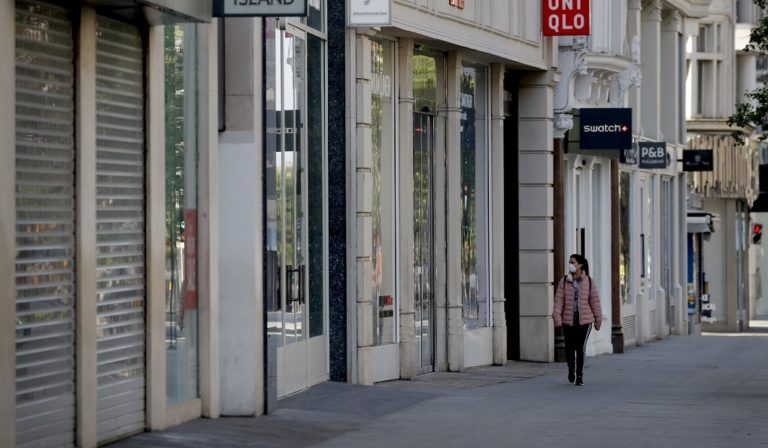 Πρώτα βήματα για άρση των μέτρων – Νέοι θάνατοι και κρούσματα παγκοσμίως