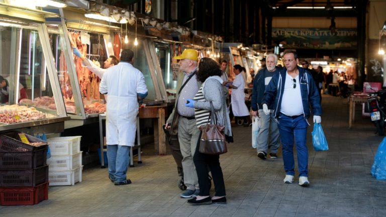 Με εορταστικό ωράριο σούπερ μάρκετ και ανοικτά καταστήματα-Μειωμένα τα δρομολόγια των ΜΜΜ (video)