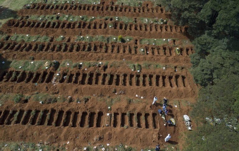 Στο έλεος της πανδημίας του κορονοϊού Ευρώπη και ΗΠΑ (video)