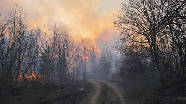 Μεγάλη πυρκαγιά στην Ουκρανία-Σε απόσταση… αναπνοής από το Τσέρνομπιλ