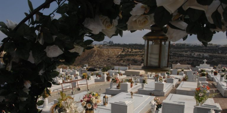Ηράκλειο: Έσπασαν το λουκέτο του κοιμητηρίου