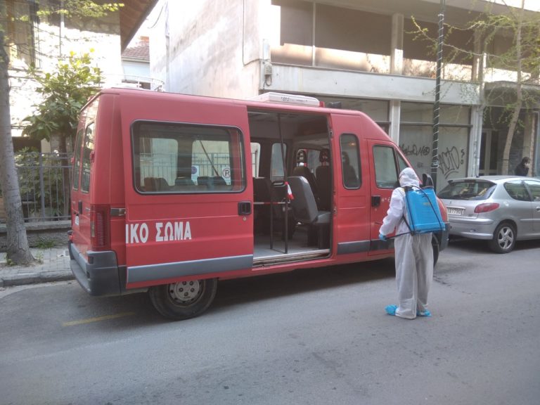 Με οχήματα της 8ης ΕΜΑΚ η μεταφορά των Ρομά στο Ιατρικό Κέντρο Υποδοχής στη Νίκαια