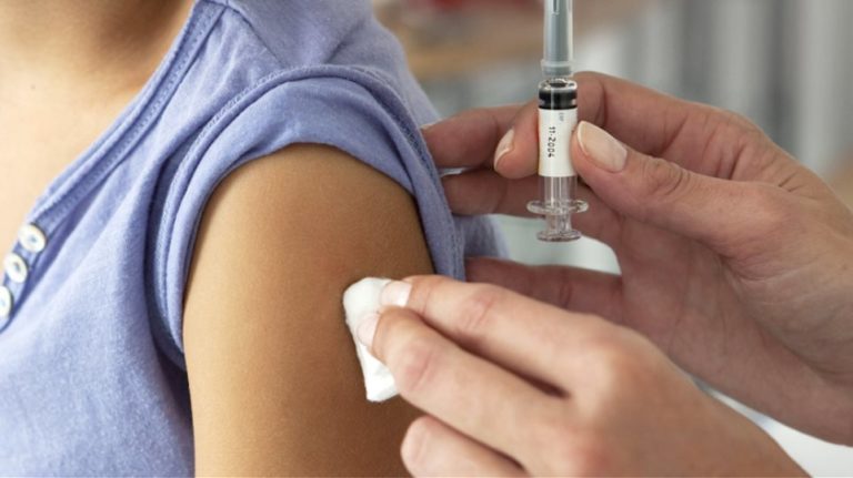 Γρεβενά: Εμβολιασμός παιδιών στο Νοσοκομείο