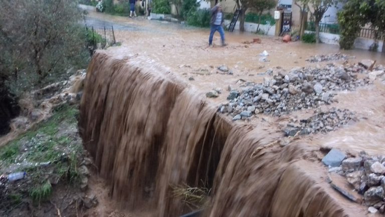 Συμπαράσταση και αποζημιώσεις για την κακοκαιρία