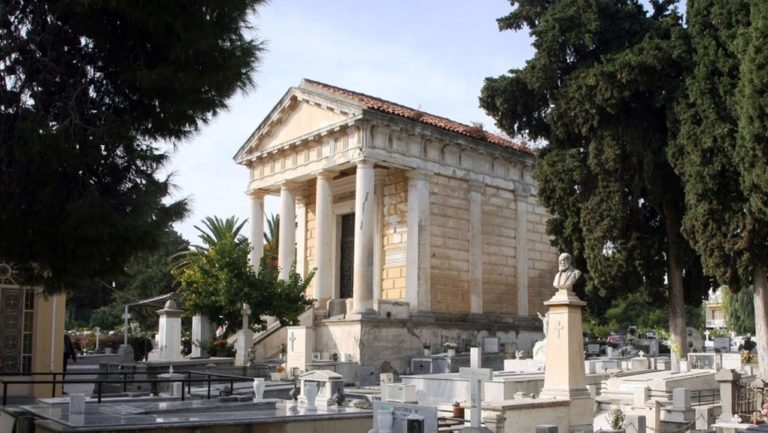 Κλείνουν τα κοιμητήρια του Ηρακλείου