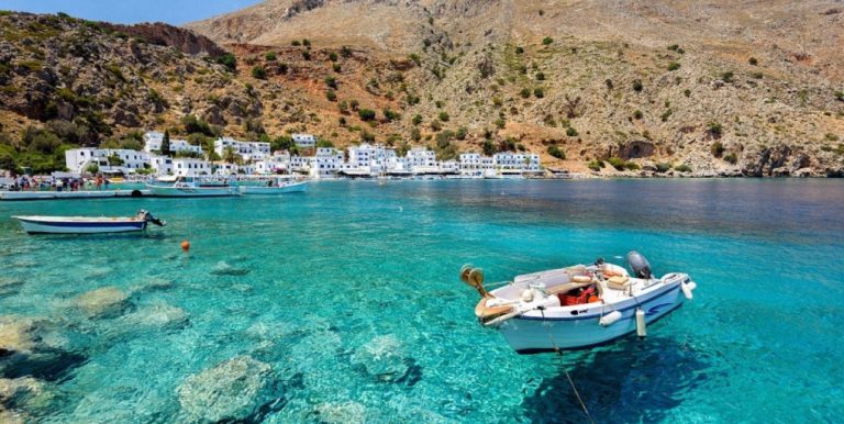 Σε τουριστική περίοδο 3 μηνών φαίνεται πως βαδίζει ο ελληνικός τουρισμός