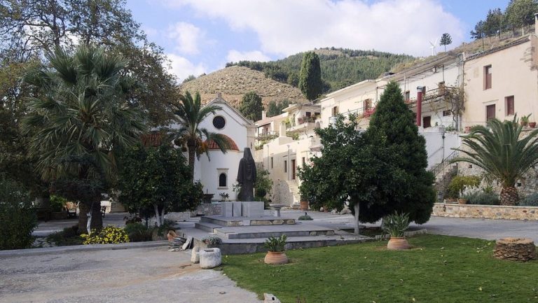 Μετάδοση Ιερών Ακολουθιών από Μοναστήρια της Κρήτης